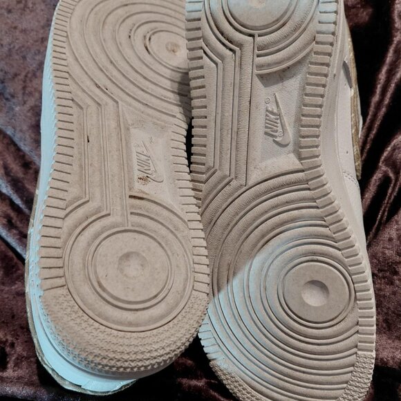 Nike White Air Force 1 '07 ESS White w/Gold Paisley Swoosh Sz W8 - M 6.5 - Picture 6 of 7